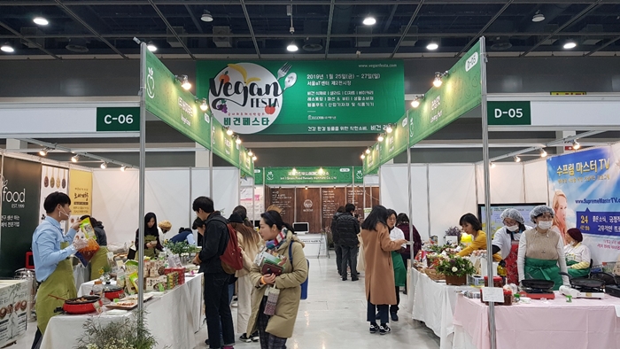 韩国首届纯素食博览会于25日至27日在首尔良才韩国农水产食品流通公社举行。韩宣网记者金惠麟 摄