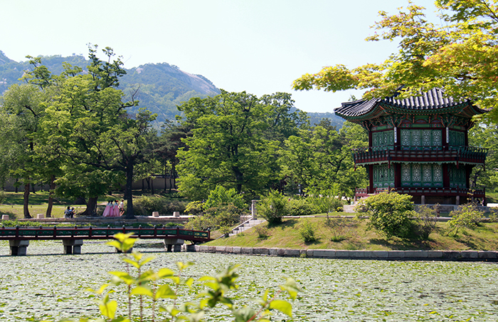 穿着韩服可以免费进入景福宫。
