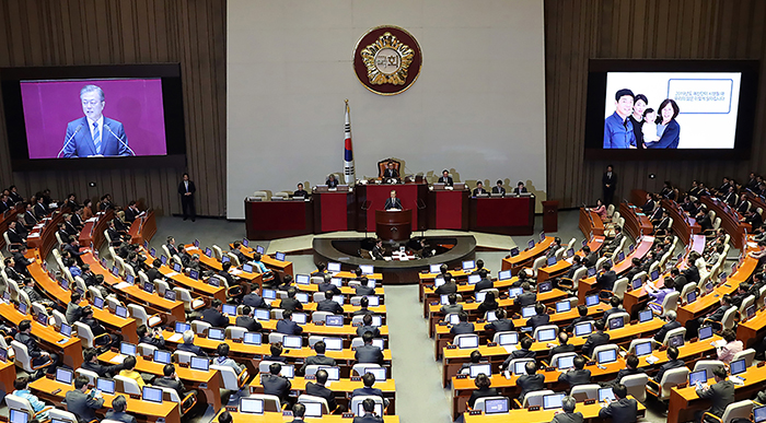 11月1日， 韩国总统文在寅在国会为说明2019年度财政预算案发表施政演说 。图片来源：青瓦台
