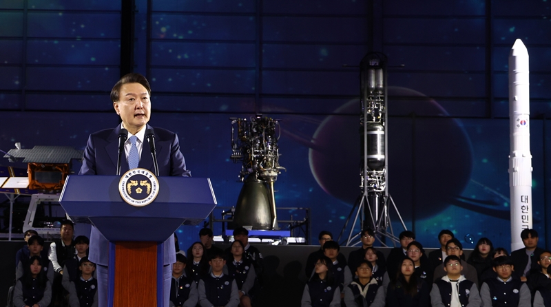 3月13日，韩国总统尹锡悦出席在庆尚南道泗川市韩国航空宇宙产业（KAI）本部举行的“大韩民国航天产业集群成立仪式”，并正在发表贺词。图片来源：韩联社