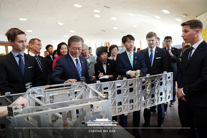 当地时间6月10日，韩国总统文在寅访问了被称为“欧洲硅谷”的芬兰大谷惠创新园区。图片来源：青瓦台脸书