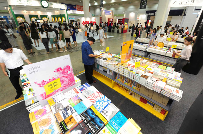 18일부터 22일까지 열리는 ‘2014 서울국제도서전’에는 23개국 369개의 출판사가 참여, 610개의 부스가 진열됐다. (사진: 문화체육관광부)