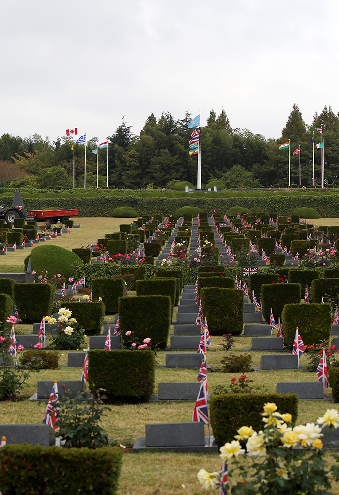 UN기념공원에는 참전국 국기와 함께 각국 참전 용사들을 기억하는 기념비와 위령탑 등이 세워져 있다. 