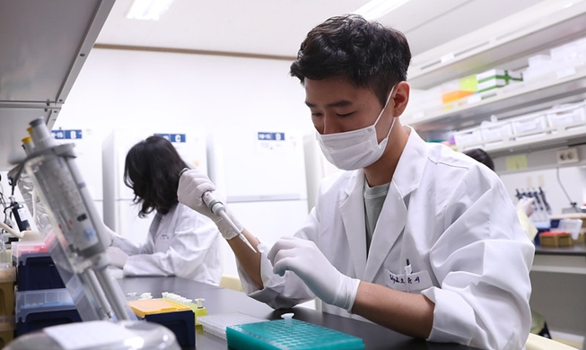 韩首批可同时检测新冠和流感的试剂盒亮相