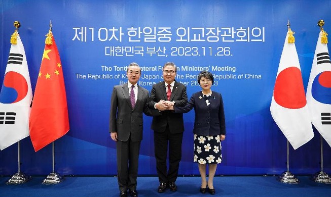 韩日中外长：将加快推进三国首脑会晤
