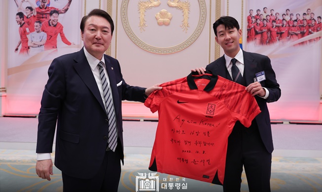 尹锡悦设宴为韩国男足接风：无关结果，你们就是国民心中的冠军球队