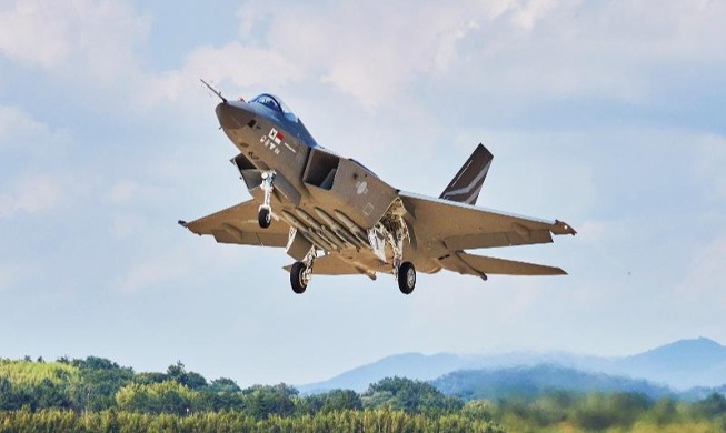 韩自研超音速战斗机KF-21“猎鹰”首飞成功