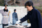 韩国总统朴槿惠甲午年新年参拜国立显忠院
