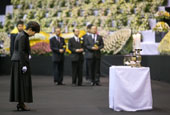 韩总统朴槿惠就 “岁月号”沉没事故向国民道歉 