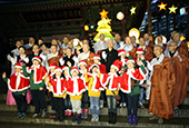 曹溪寺圣诞树为宗教和谐发光