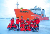 在南极科学基地度过的第一个新年