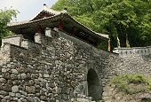 CNN介绍了韩国古代城墙‘南汉山城’