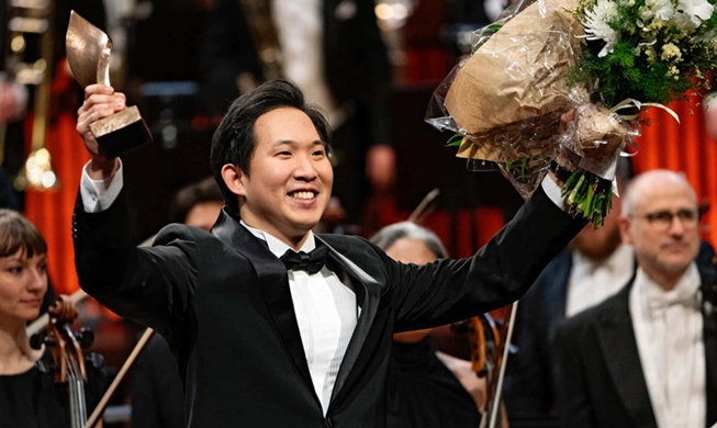 韩中提琴家兼指挥家李承元在马尔科国际青年指挥大赛首获冠军