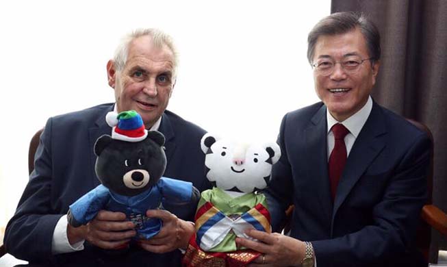 韩国与捷克首脑讨论两国合作关系及对朝共助