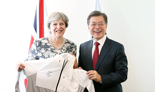 韩英首脑讨论对朝共助及两国关系合作方案