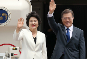 文在寅总统出访日本参加韩日中领导人会议