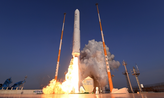 韩自研75吨级运载火箭发动机试射成功