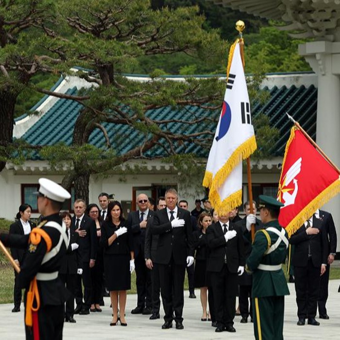 罗马尼亚总统夫妇访问国立首尔显忠院