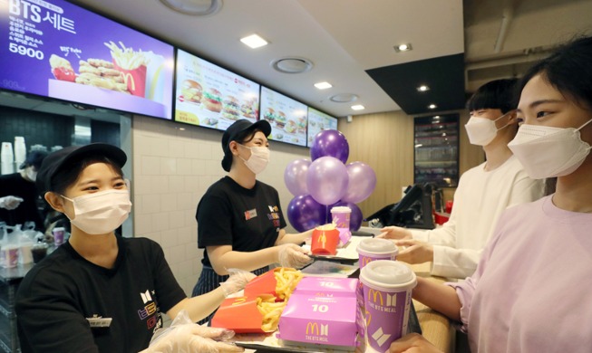 【图片看韩国】 麦当劳“BTS套餐”在韩面世