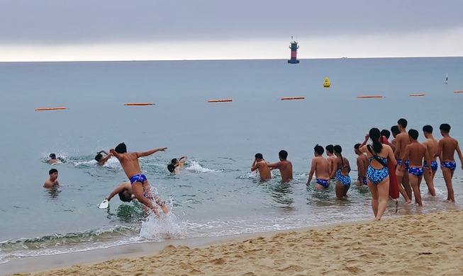 【图片看韩国】韩国进入休假旺季，海水浴场执行安全检查