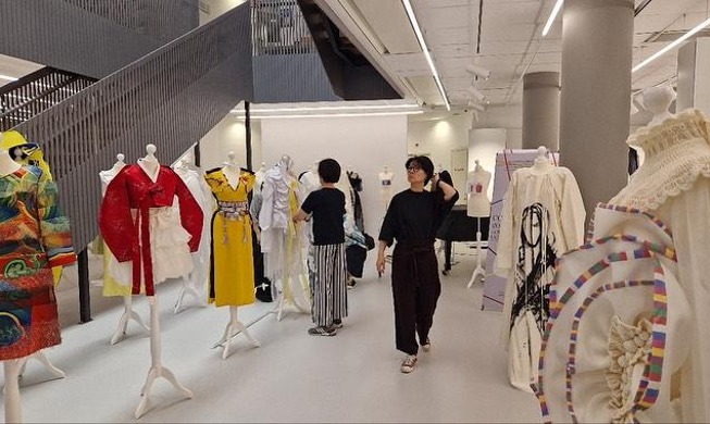 驻瑞典韩国文化院在斯德哥尔摩举办国际服装艺术展