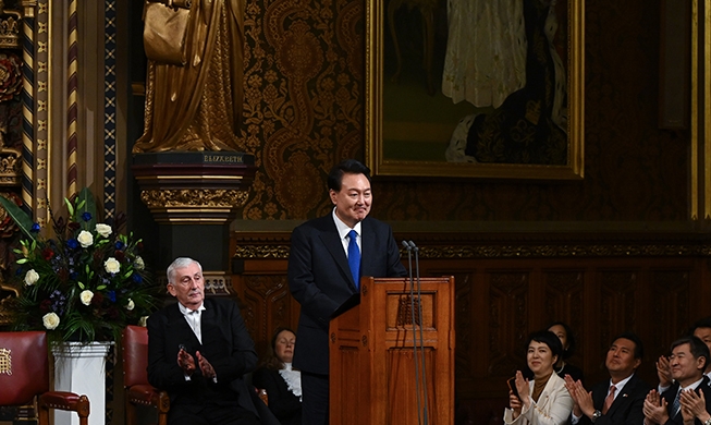 尹锡悦在英国议会发表演讲：韩英是真正的全球战略伙伴