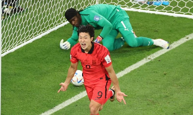 曹圭成为在世界杯决赛阶段小组赛上攻入两球的首位韩国球员