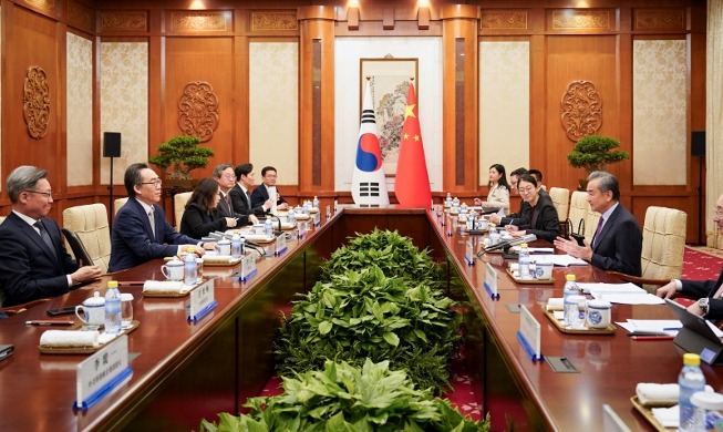 韩中外长会晤：双方将继续发展战略合作伙伴关系