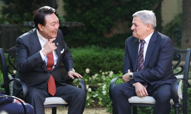 尹锡悦接见奈飞CEO，奈飞宣布对韩投资25亿美元