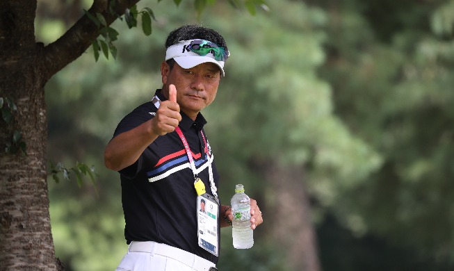 崔京周成为首位夺得美PGA长青巡回赛冠军韩国高球手