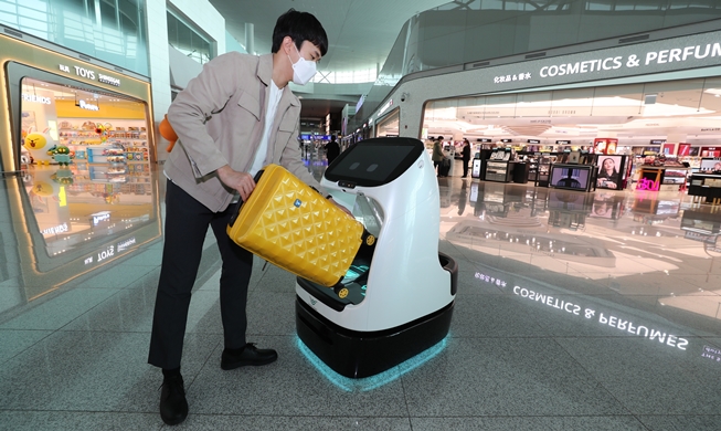 仁川国际机场全球首次引进自动驾驶电动车、推车机器人