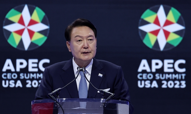 尹锡悦出席APEC工商领导人峰会发表主旨演讲