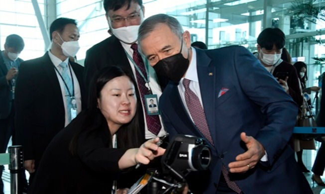 美驻韩大使：“仁川机场出境检疫堪称世界典范”