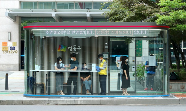 室内公交车站“智能休息区”首次亮相首尔