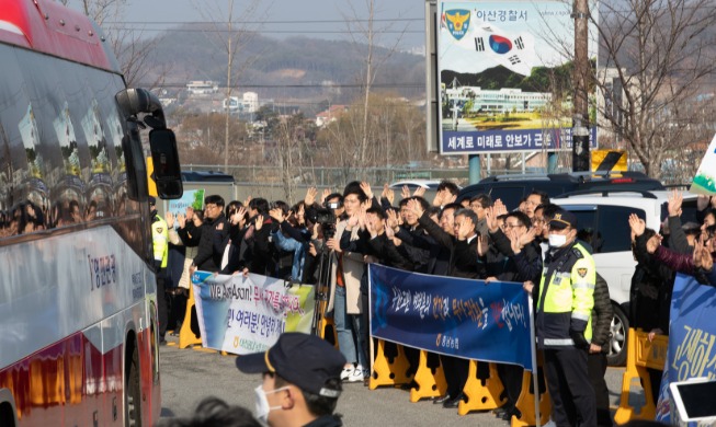 韩国前两批从武汉撤离700名侨民结束隔离