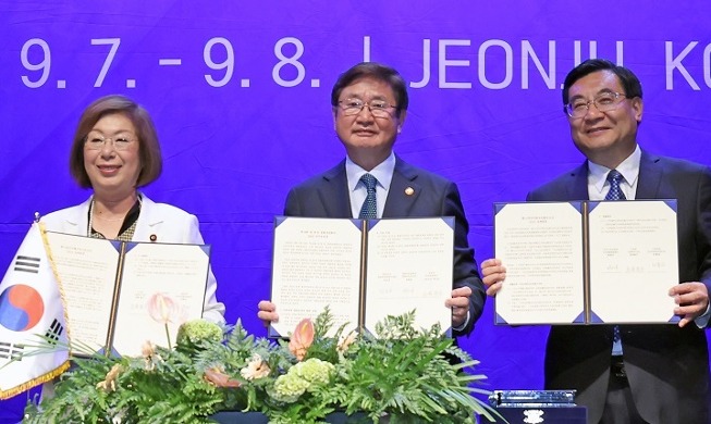 韩中日文化长官签署《全州宣言》