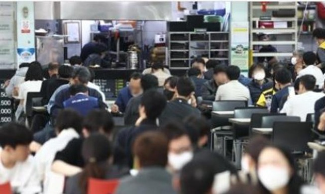主要外媒重点报道韩全面解除保持社交距离措施