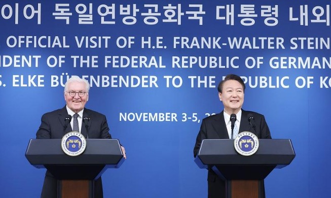 韩德首脑会晤共商经济安保合作