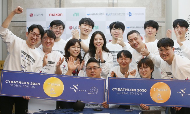 韩国科学技术院在世界半机械人奥运会上荣获金牌与铜牌