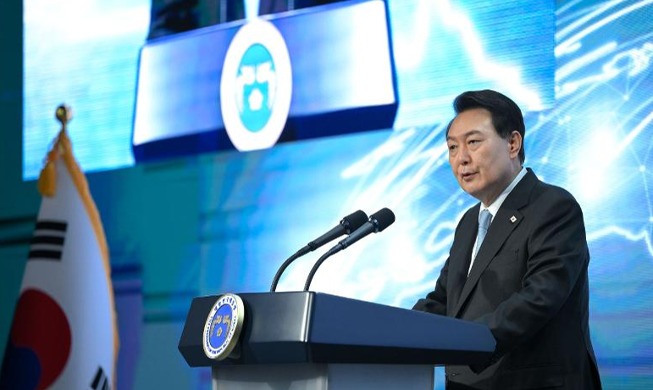 尹锡悦出席第一届世界韩人科学技术者大会