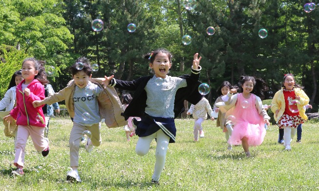 韩迎儿童节一百周年庆祝活动丰富多彩