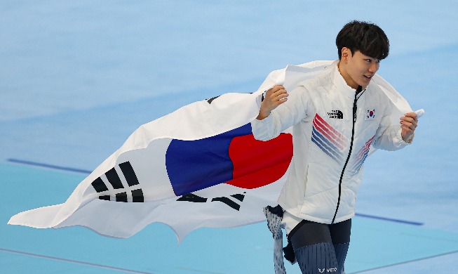 韩选手金慜锡速滑再获铜牌 文在寅发贺电祝贺