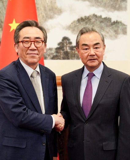 韩中外长会晤：双方将继续发展战略合作伙伴关系