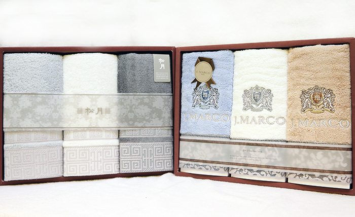 송월타올은 낱개의 개인용 상품부터 선물용까지 다양한 용도로 제작되고 있다. 