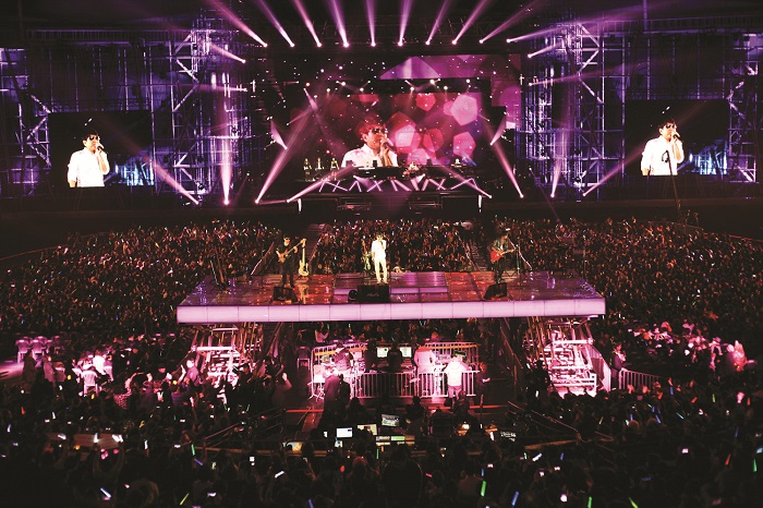 2013년 조용필의 45주년 콘서트 ‘Hello 투어’ 장면.