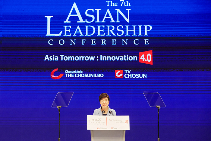 17日，韩国总统朴槿惠在首尔举行的“第七届亚洲领导力会议”上表明了果断的创新意志。