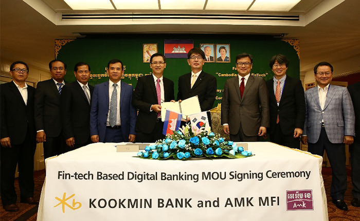 13日，在柬埔寨金边举行的“金融科技演示日”，KB国民银行与柬埔寨第二大银行Canadia Bank就金融科技领域业务合作签署了谅解备忘录。
