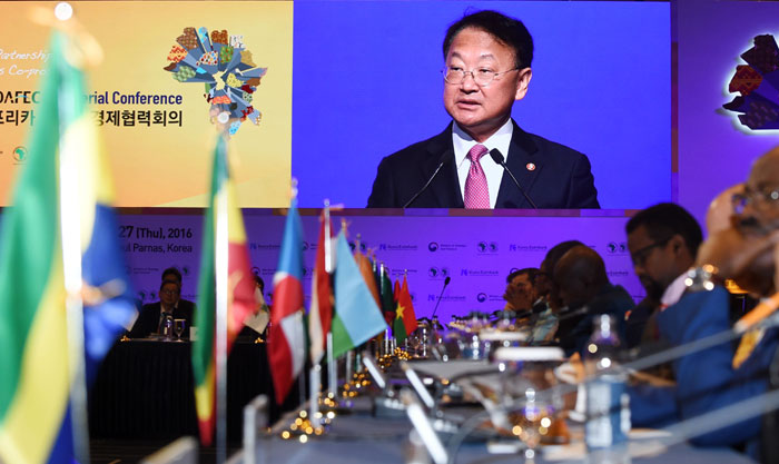 '2016년 한-아프리카 장관급 경제협력회의(KOAFEC)'에 참석한 아프리카 41개국 장•차관 및 국제기구 관계자들이 유일호 부총리의 개회사를 듣고 있다.