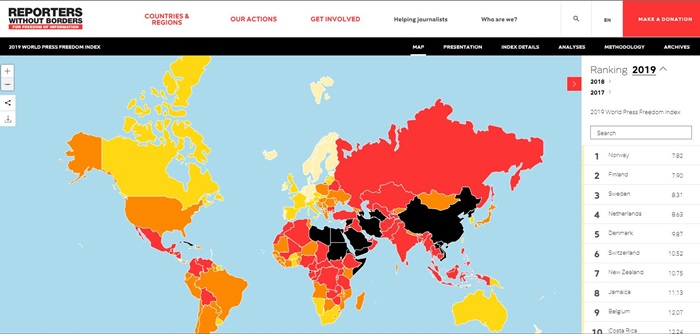 “无国界记者(RSF)”发表的2019年世界新闻自由指数地图。白色为优秀、橙色为有问题、红色为较差、黑色为非常恶劣。黄色为良好的国家中亚洲仅有韩国与台湾入围。图片来源：RSF官网截图
