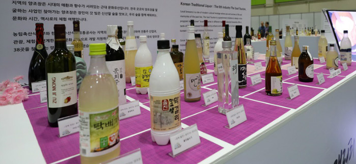 在传统酒展厅展出了约100多种传统酒，介绍了具有各地区特色的韩国酒多样性和价值。韩宣网记者全汉 摄